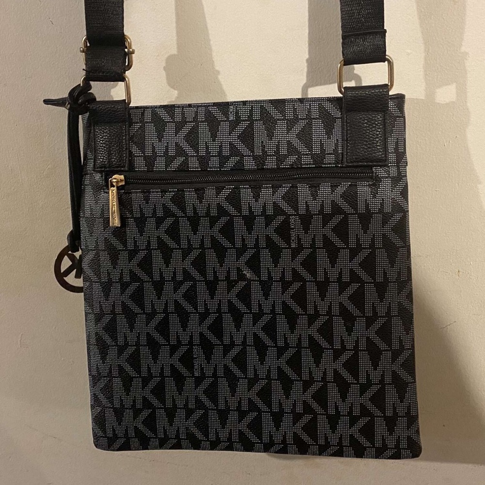 Gold and black leather Michael Kors purse - Picture 2 of 3